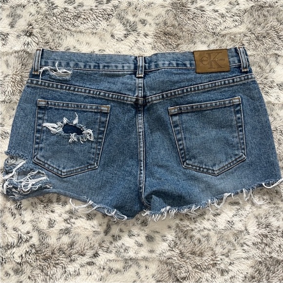 Vintage handcrafted Calvin Klein distressed jean shorts - Picture 7 of 7